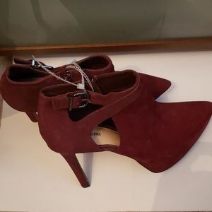 Gianni Bini Womens Burgundy Booties